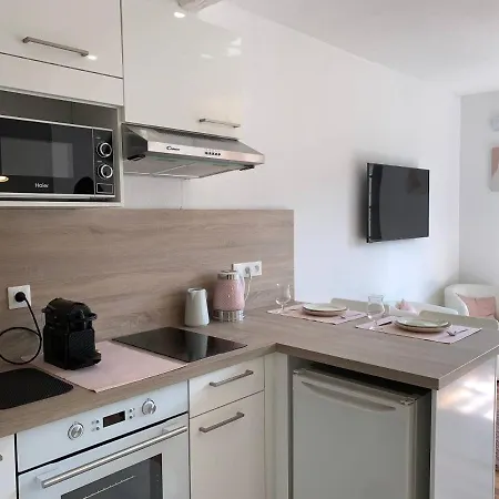 Joli Studio Renove En Plein Coeur De Apartment